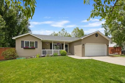 829 N Fox Ridge Rd, Home with 3 bedrooms, 2 bathrooms and null parking in Medical Lake WA | Image 1