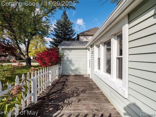 1674 Kirkton Dr, Troy, MI, 48083-1723 | Card Image