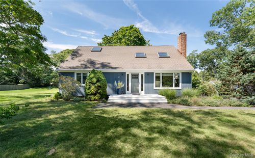 4 Joysan Ct, Hampton Bays, NY, 11946-2681 | Card Image