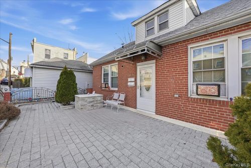 139 86th Rd, Jamaica, NY, 11435-3004 | Card Image