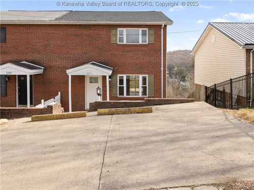 211 Stuart St, Saint Albans, WV, 25177-2553 | Card Image