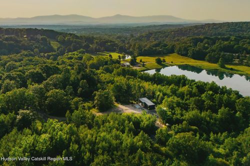 35 Rocann Dr, Rhinebeck, NY, 12572-2247 | Card Image
