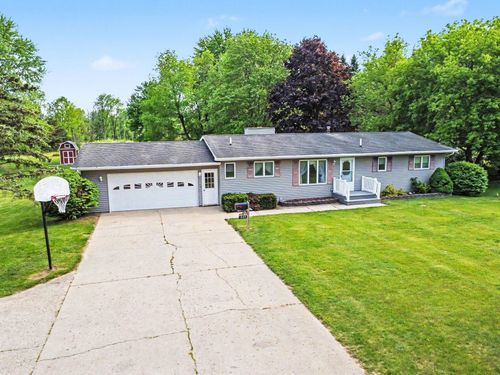 305 W Remus Rd, Mount Pleasant, MI, 48858-9075 | Card Image