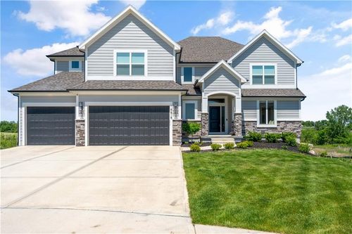 14616 Aspen Cir, Basehor, KS, 66007-9797 | Card Image
