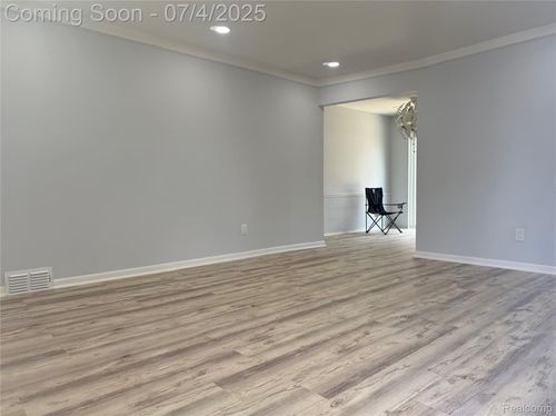 32720 Grandview Ave, Westland, MI, 48186-8968 | Card Image