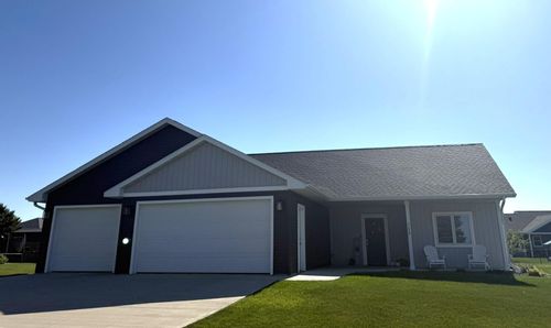 715 Simplicity Dr, Ellendale, MN, 56026-4349 | Card Image