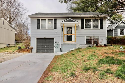 11214 E 10th St S, Independence, MO, 64054-1615 | Card Image