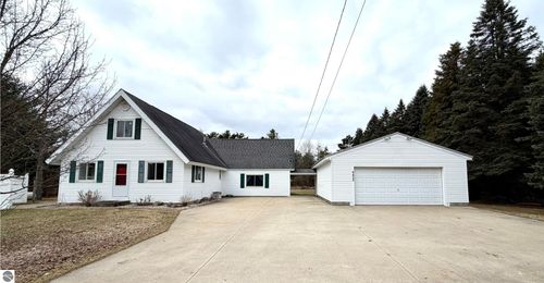 6455 N Geneva Rd, Coleman, MI, 48618-9346 | Card Image