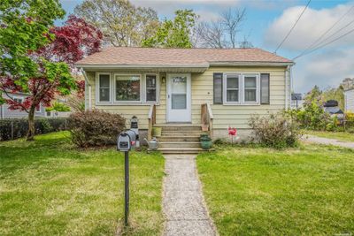 18 Wenman Avenue, House other with 2 bedrooms, 1 bathrooms and null parking in Bay Shore NY | Image 1