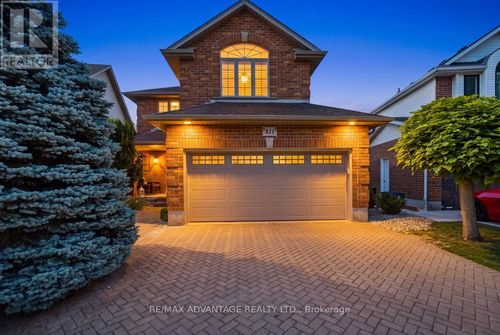 831 Crestview Cres, House with 4 bedrooms, 4 bathrooms and 6 parking in London ON | Card Image