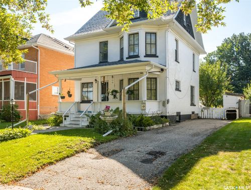 221 21st Street W, Prince Albert, SK, S6V4J1 | Card Image