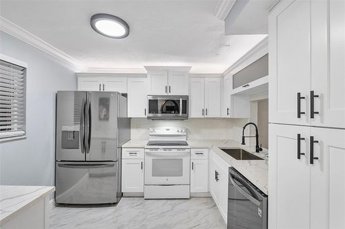 404-3955 N Nob Hill Rd, Sunrise, FL, 33351-5870 | Card Image