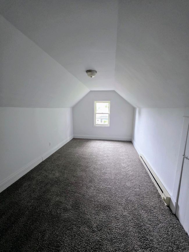 Upper Bedroom | Image 10