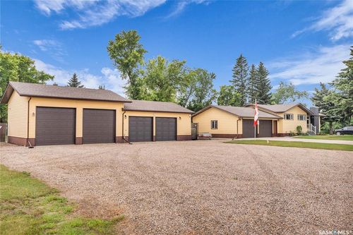 401 Main St, Harris, SK, S0L0E8 | Card Image
