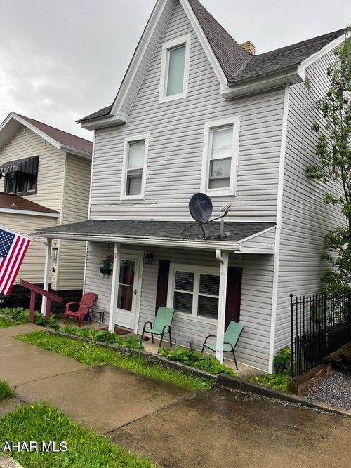 217 E Walnut Ave, Altoona, PA, 16601-5207 | Card Image
