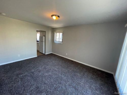 59 W Harwood Ave, Madison Heights, MI, 48071-3935 | Card Image