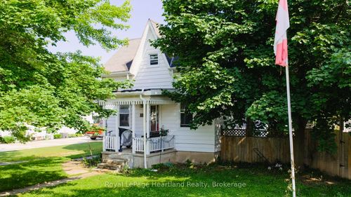 88 Richmond St N, Hensall, ON, N0M1X0 | Card Image
