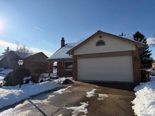 2132 Winchester Rd, Rochester Hills, MI, 48307-3879 | Card Image