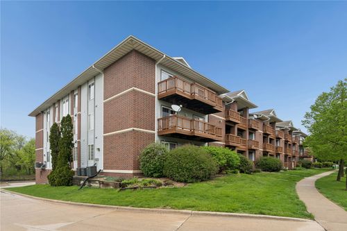 528 Westside Drive, Iowa City, IA, 52246 | Card Image