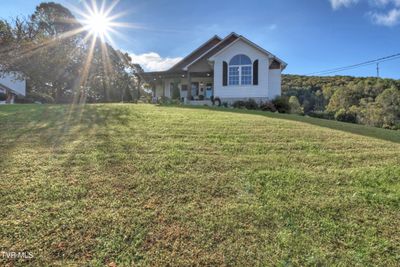 121 Valleyview Drive, House other with 3 bedrooms, 2 bathrooms and null parking in Hampton TN | Image 2