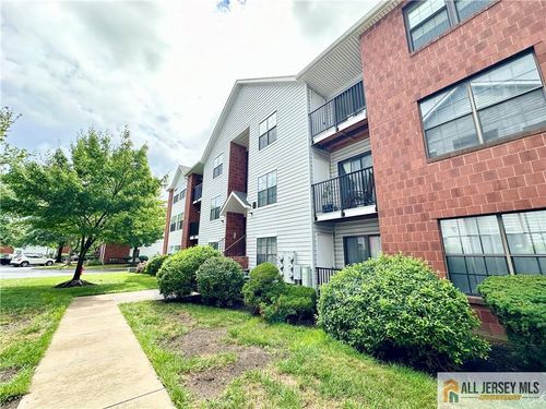 102 Keystone Ct, Edison, NJ, 08817-3795 | Card Image