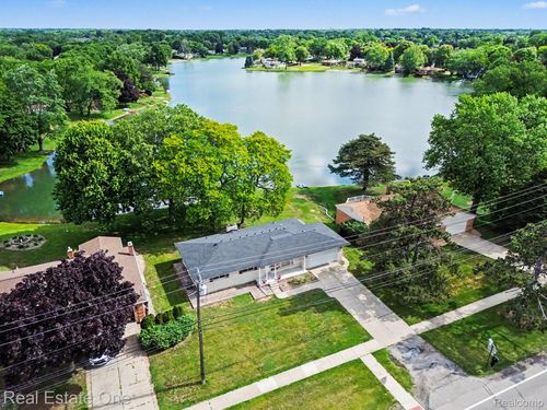 1347 E Square Lake Rd, Troy, MI, 48085-3325 | Card Image