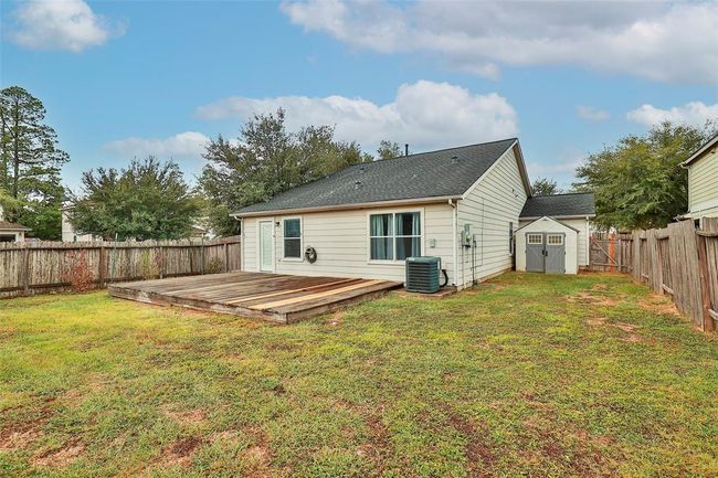 Spacious Backyard. Generous outdoor area perfect for gardening, entertaining, or unwinding. | Image 21