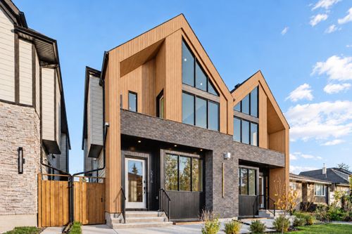 2216 35 St Sw, Calgary, AB, T3E2X8 | Card Image