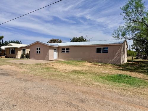 424 W Santa Fe Ave, Aspermont, TX, 79502-2013 | Card Image