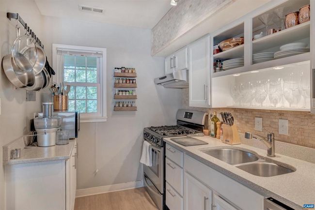 APT-4 - 2421 Barracks Pl, Condo with 2 bedrooms, 1 bathrooms and null parking in CHARLOTTESVILLE VA | Image 5
