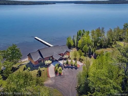 8234 Reindeer Run, Munising, MI, 49862-8915 | Card Image