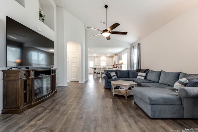 525 Amber Crk, House other with 3 bedrooms, 2 bathrooms and null parking in Cibolo TX | Image 16
