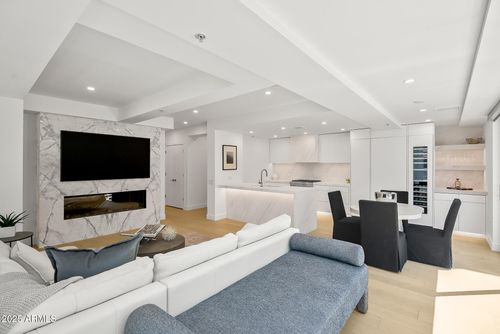 4012-7127 E Rancho Vista Dr, Scottsdale, AZ, 85251-1389 | Card Image