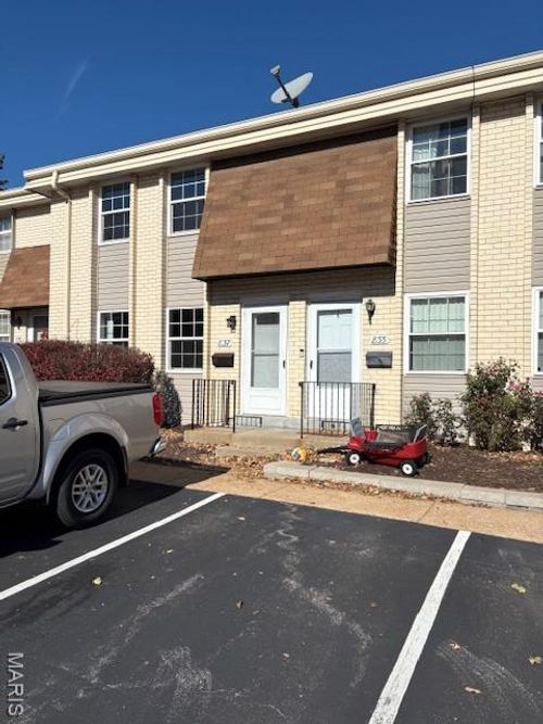 837 Wendevy Ct, Ballwin, MO, 63011-3048 | Card Image