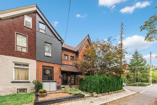 84 London St, Toronto, ON, M6G1N5 | Card Image