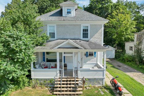 99 Oak St, Laconia, NH, 03246-2732 | Card Image