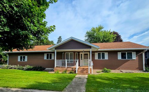 319 5th St Sw, Pipestone, MN, 56164-1536 | Card Image