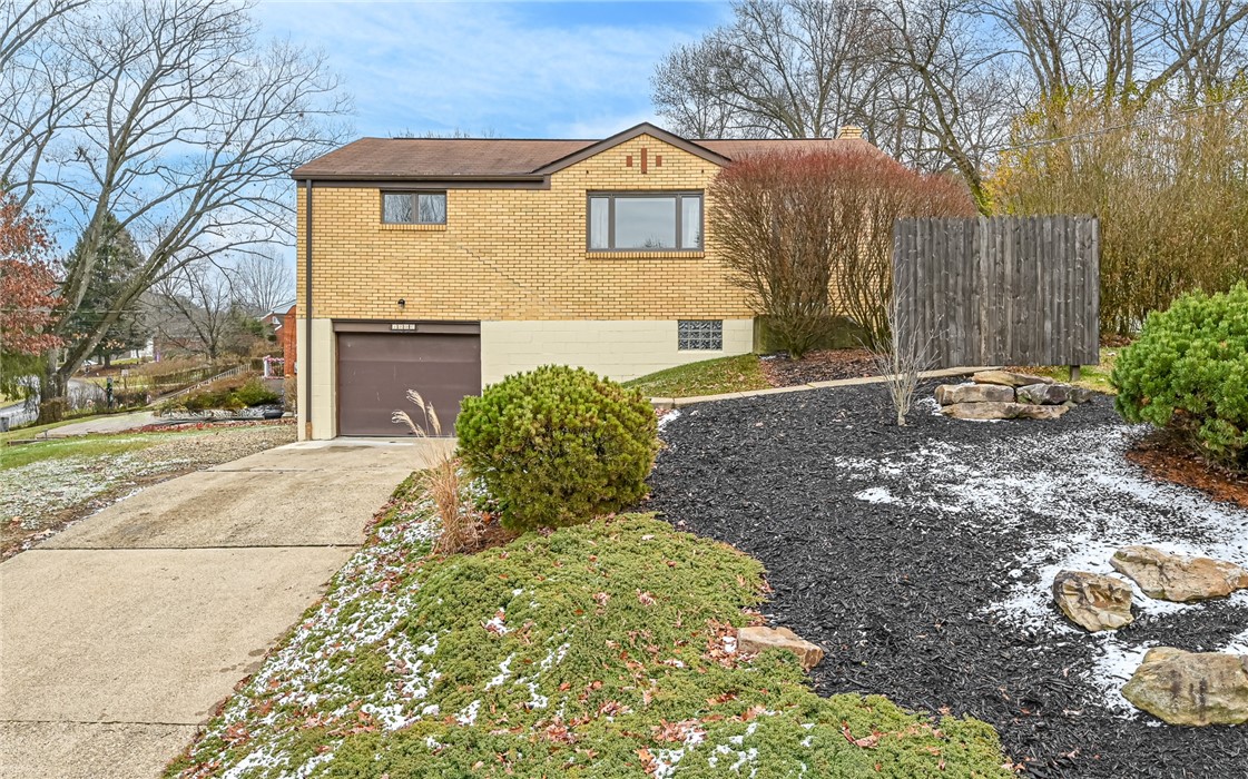 1406 Lakeside Dr, For Sale in Shaler Zoocasa