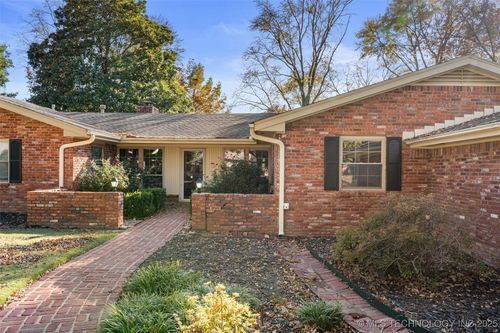 941 Se Paddock Ct, Bartlesville, OK, 74006-7717 | Card Image