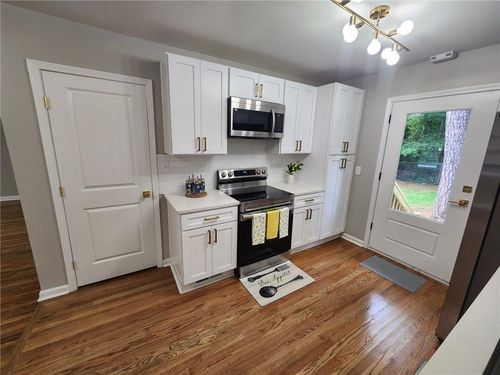 1195 Starline Dr Se, Smyrna, GA, 30080-5503 | Card Image