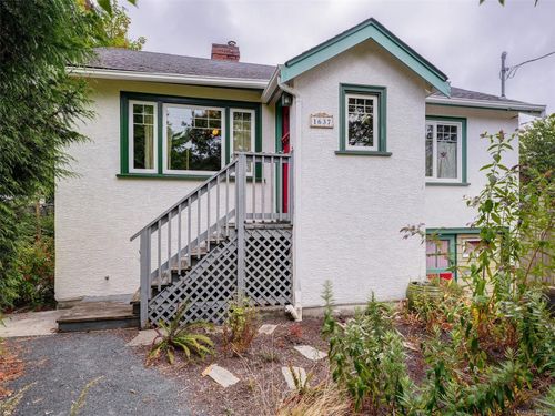 1637 Mcrae Ave, Victoria, BC, V8P1H2 | Card Image