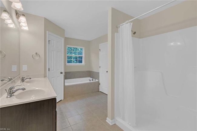 Primary Owner's Ensuite Bathroom | Image 29