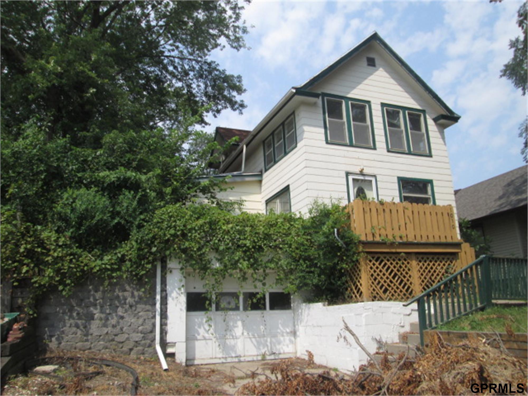40th St, Omaha, NE 68105