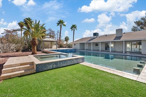 2065 Lindell Rd, Las Vegas, NV, 89146-3301 | Card Image