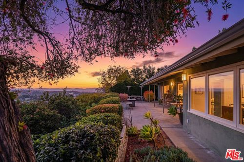 3823 Cody Rd, Sherman Oaks, CA, 91403-5016 | Card Image
