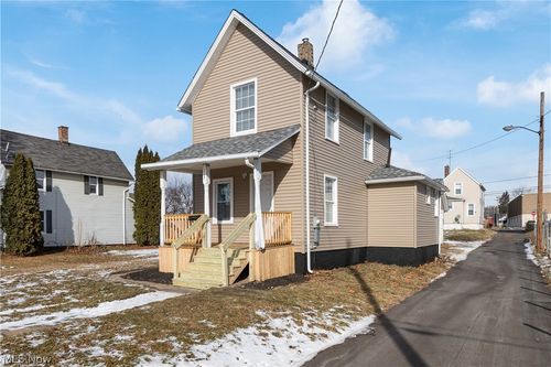 1747 5th St Se, Canton, OH, 44707-3005 | Card Image