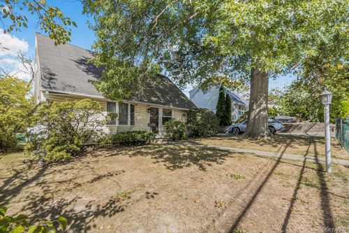 117 Mountaindale Rd, Yonkers, NY, 10710-3523 | Card Image