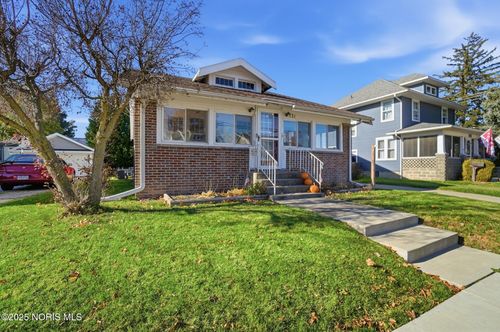 121 Maple St, Oak Harbor, OH, 43449-1423 | Card Image