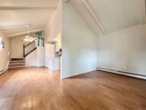 574 Ardmore Dr, Ferndale, MI, 48220-3323 | Card Image