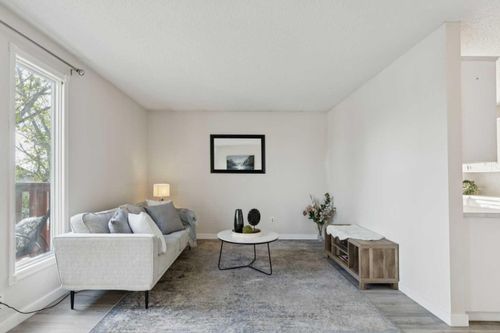 1121 Berkley Dr Nw, Calgary, AB, T3K1S6 | Card Image